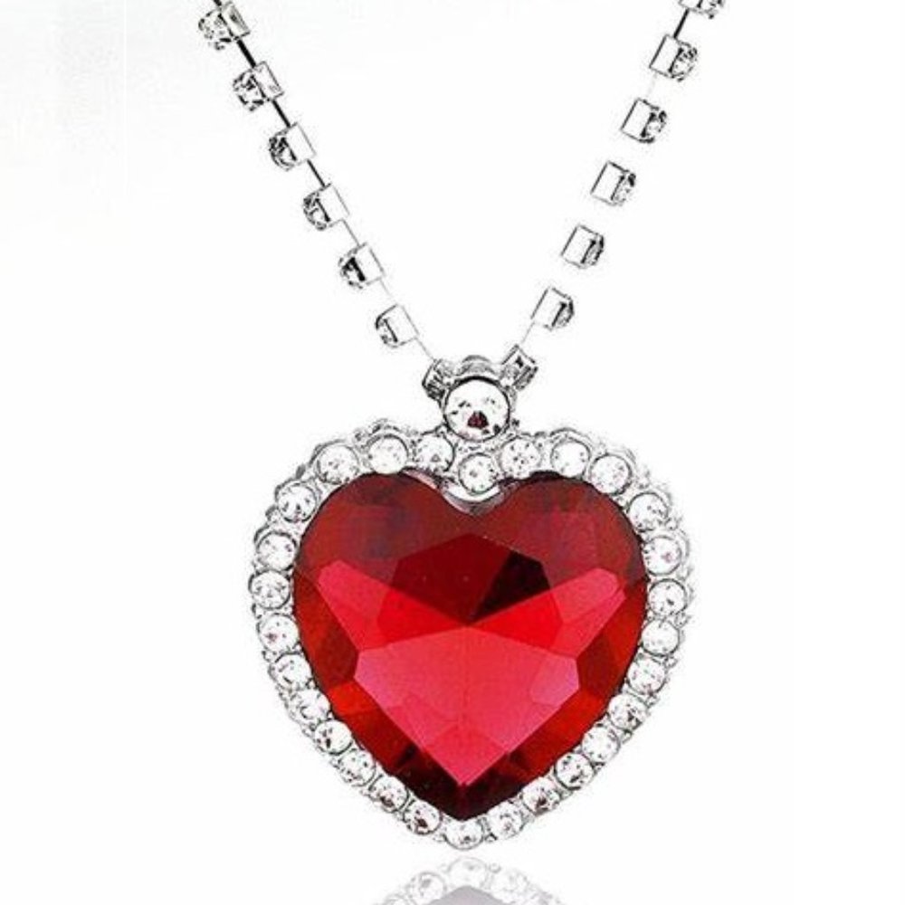 Necklace ~ Titanic ~ Heart Of The Ocean ~ Diamond Crystals
